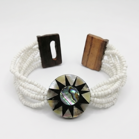 Brazalete de Chaquira con Detalle de Abulón