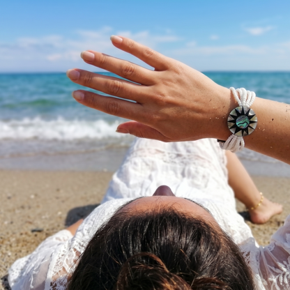 Brazalete de Chaquira con Detalle de Abulón