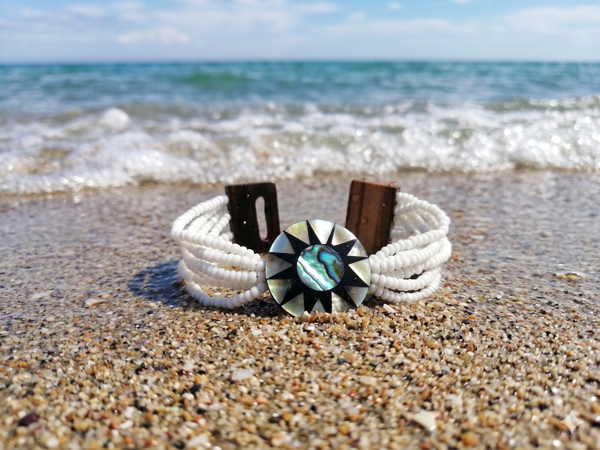 Brazalete de Chaquira con Detalle de Abulón