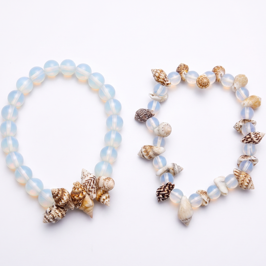 Pulsera de Piedra Luna y Cuentas de Vidrio con Caracoles Naturales